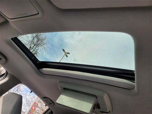 Used 2021 Honda Pilot Touring image 9