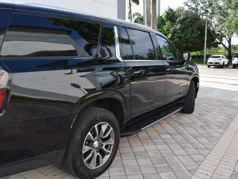Used 2022 Chevrolet Suburban LT RWD image 27