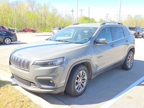 Used 2020 Jeep Cherokee Latitude Plus image 4