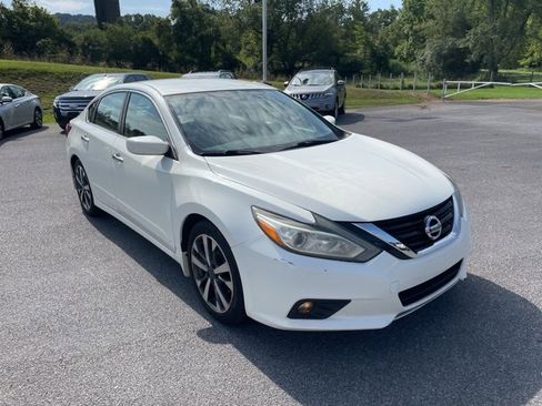 Used 2017 Nissan Altima 2.5 SR image 2