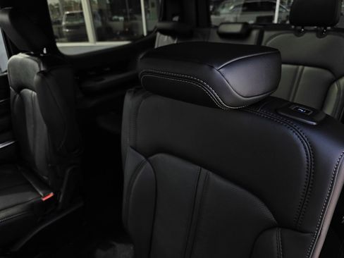 New 2026 Jeep Grand Wagoneer Summit image 9