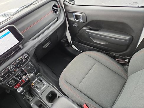 Used 2025 Jeep Wrangler Unlimited Rubicon image 14