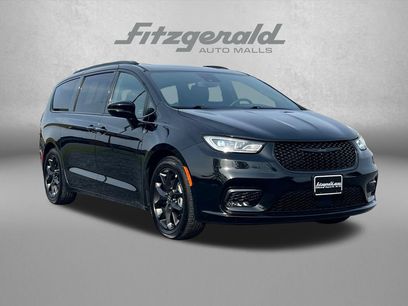 Used 2025 Chrysler Pacifica Limited