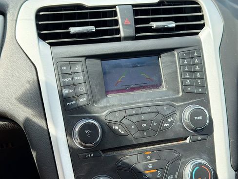 Used 2015 Ford Fusion SE FWD image 14