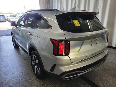 Used 2022 Kia Sorento S FWD image 13