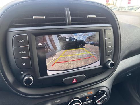 Used 2025 Kia Soul LX w/ LX Technology Package FWD image 22