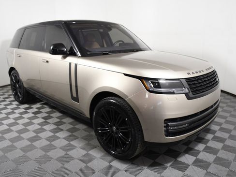 Used 2023 Land Rover Range Rover Long Wheelbase SE image 8