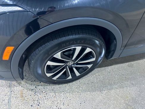 Used 2022 Volkswagen Tiguan S image 11