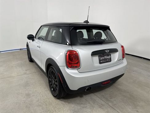 Used 2019 MINI Cooper 2-Door Hardtop image 3