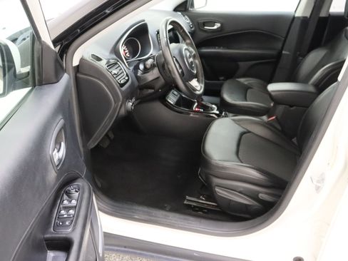 Used 2019 Jeep Compass Latitude FWD image 14