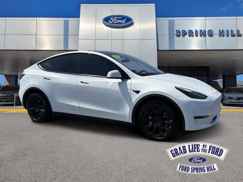 Used 2022 Tesla Model Y Long Range AWD/4WD image 1