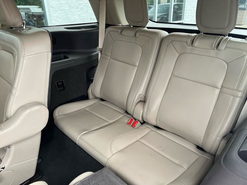 Used 2020 Lincoln Aviator Reserve w/ Elements Package Plus RWD image 16
