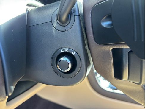 Used 2016 Jaguar XJ R-Sport image 22