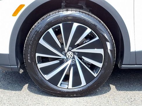 Certified 2024 Volkswagen ID.4 Pro AWD/4WD image 8
