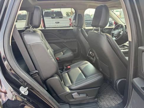 Used 2024 Lincoln Aviator AWD w/ Premium Package image 13