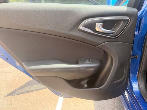 Used 2015 Chrysler 200 Limited FWD image 17