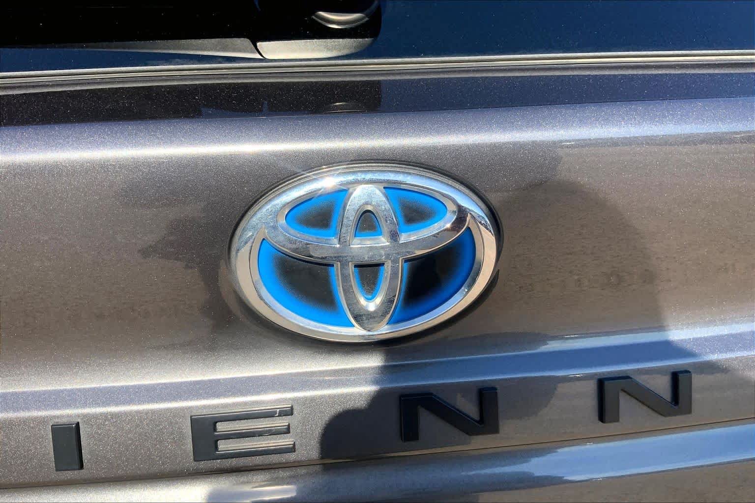 Used 2025 Toyota Sienna XLE FWD image 30
