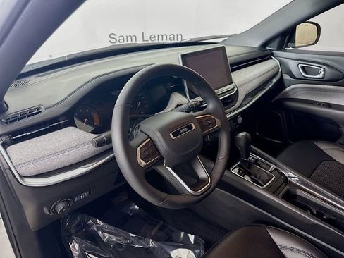 Used 2024 Jeep Compass Latitude w/ Convenience Group image 9