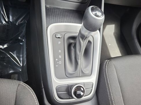 Used 2020 Hyundai Venue SEL FWD image 21