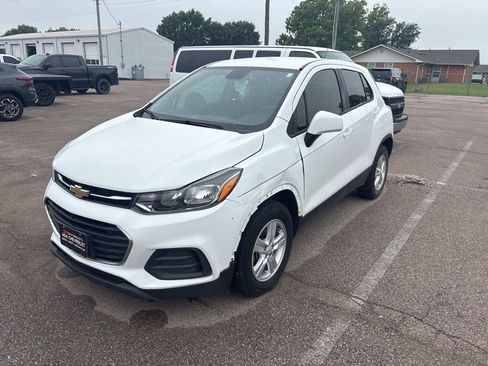 Used 2020 Chevrolet Trax LS FWD image 2
