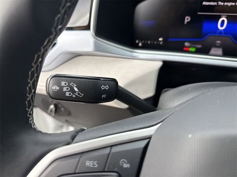 New 2025 Volkswagen Taos SE image 19