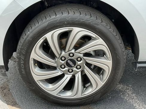 Used 2023 Lincoln Navigator Reserve AWD/4WD image 12