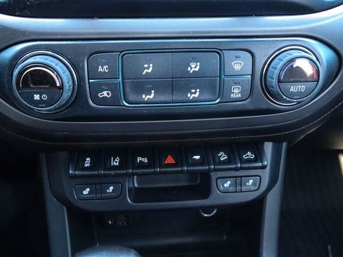 Used 2022 GMC Canyon AT4 w/ Driver Alert Package image 29