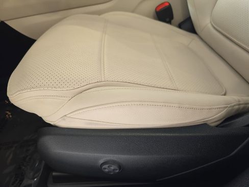 Certified 2023 Mercedes-Benz GLC 300 image 30