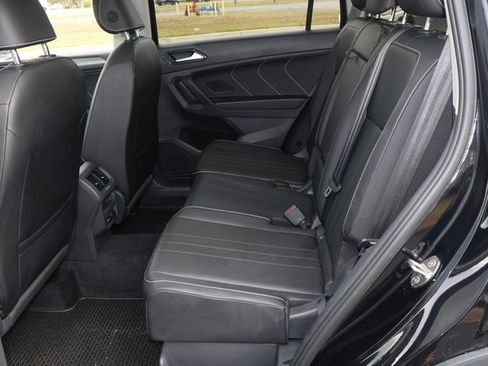 Certified 2022 Volkswagen Tiguan SE w/ Panoramic Sunroof Package image 13