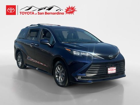 New 2026 Toyota Sienna XLE FWD image 7