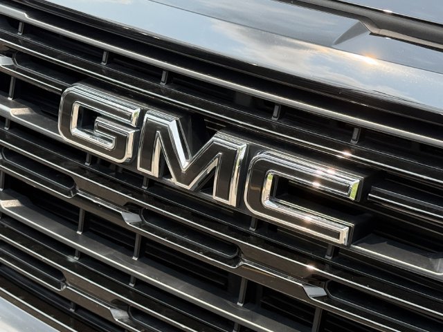 Used 2023 GMC Sierra 1500 Elevation w/ LPO, Elevation Black Package AWD/4WD image 24
