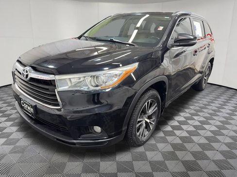 Used 2016 Toyota Highlander XLE AWD/4WD image 3