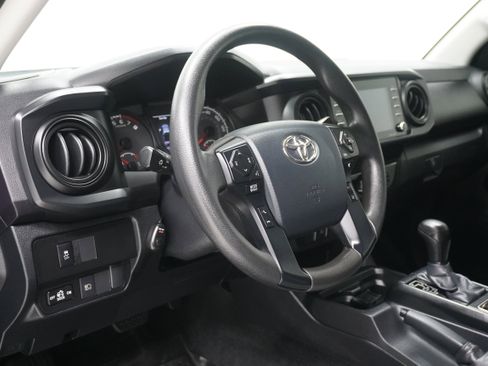 Used 2020 Toyota Tacoma SR AWD/4WD image 10