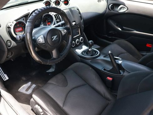 Used 2014 Nissan 370Z Coupe RWD image 16