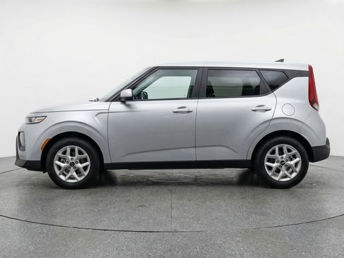 Used 2025 Kia Soul LX w/ LX Technology Package image 5