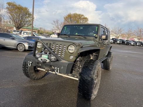 Used 2015 Jeep Wrangler Unlimited Rubicon w/ Connectivity Group image 3