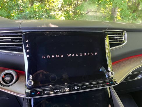 Used 2023 Jeep Grand Wagoneer Series II AWD/4WD image 14