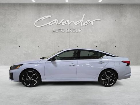 Used 2024 Nissan Altima 2.5 SR FWD image 13