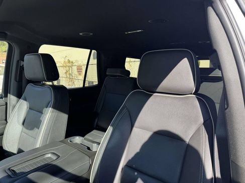 Used 2023 GMC Yukon SLT w/ SLT Luxury Package AWD/4WD image 18