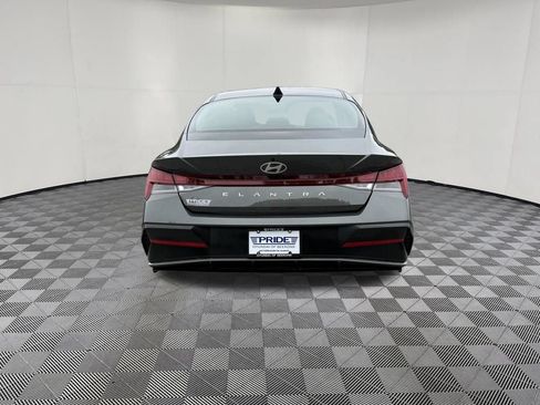 Used 2024 Hyundai Elantra SEL w/ Convenience Package FWD image 6