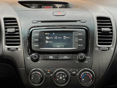 Used 2018 Kia Forte LX w/ LX Rear Camera Package FWD image 13