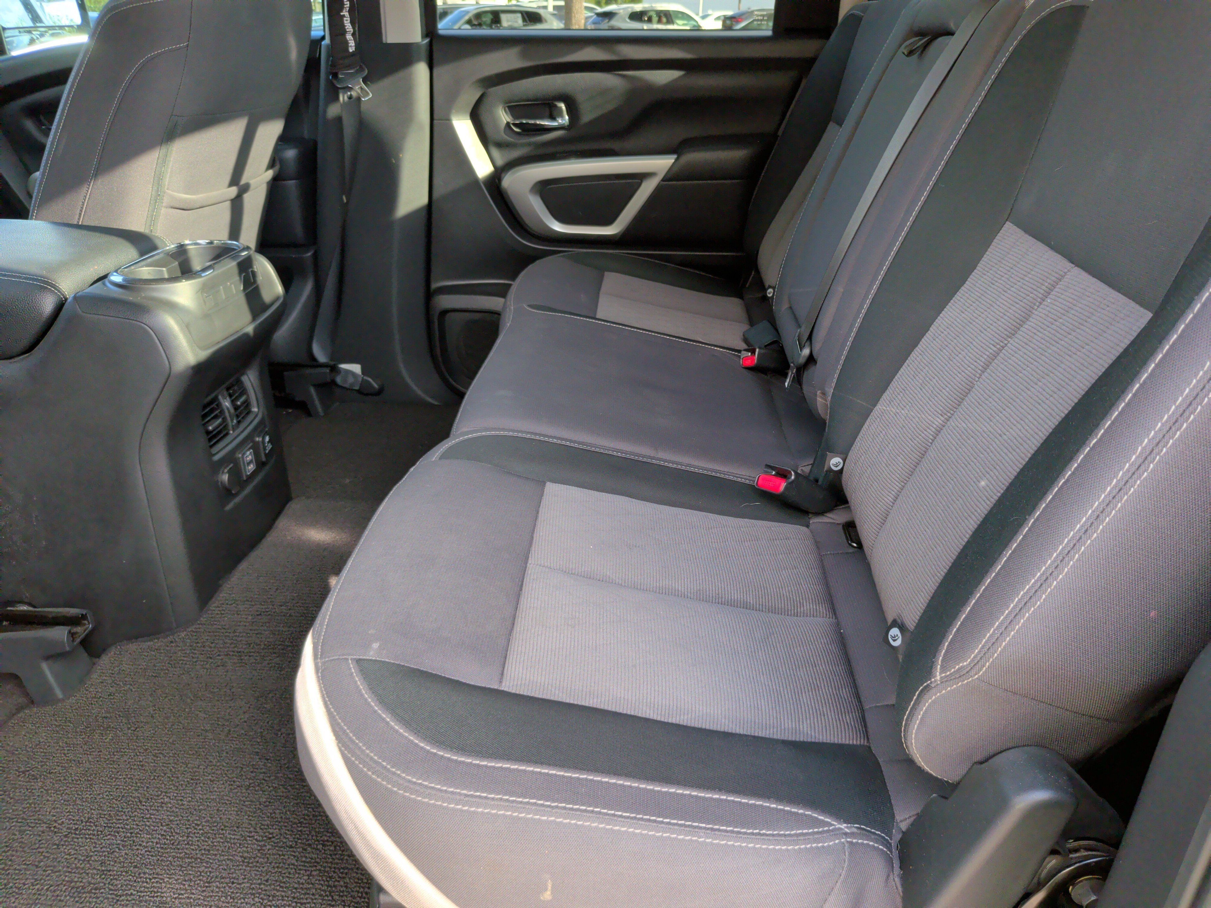 Used 2022 Nissan Titan SV w/ SV Convenience Package RWD image 36