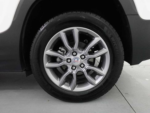 Used 2024 GMC Terrain SLT image 9