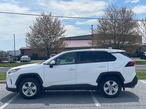 Used 2019 Toyota RAV4 XLE w/ Convenience Package image 4