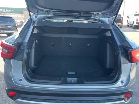 Used 2025 Chevrolet Trax LT w/ LT Convenience Package image 31