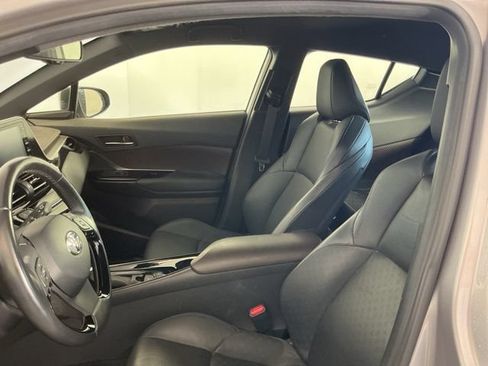 Used 2019 Toyota C-HR Limited FWD image 10