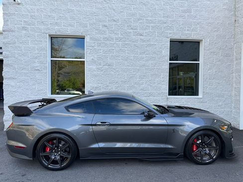 Used 2022 Ford Mustang Shelby GT500 w/ Carbon Fiber Track Pack image 38