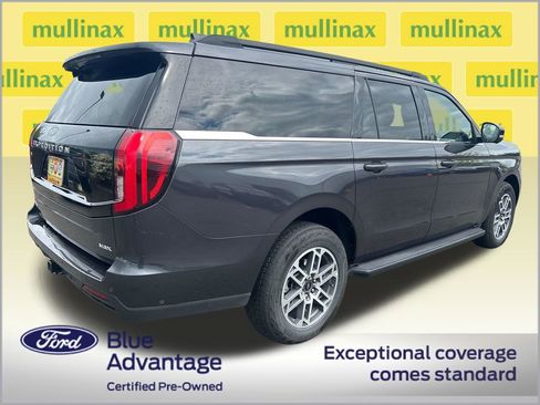 Used 2025 Ford Expedition Max Active AWD/4WD image 3