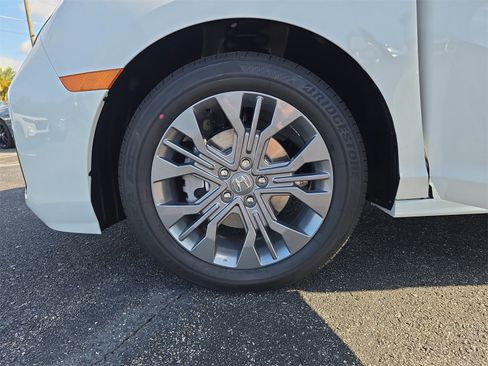 New 2026 Honda Odyssey Touring image 10