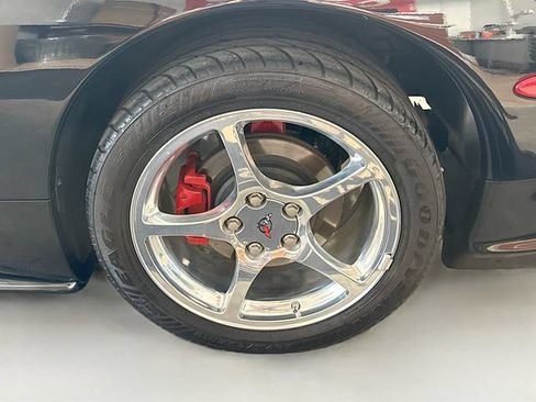 Used 2001 Chevrolet Corvette Convertible w/ Preferred Equipment Group2 RWD image 25